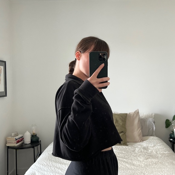 cropped black contrast stich cardigan - Picture 2 of 5